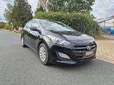 Hyundai i30 cw 1.6 CRDi* TÜV Neu* Euro 6* Navi* Kamera* - Hyundai i30: Cw Crdi