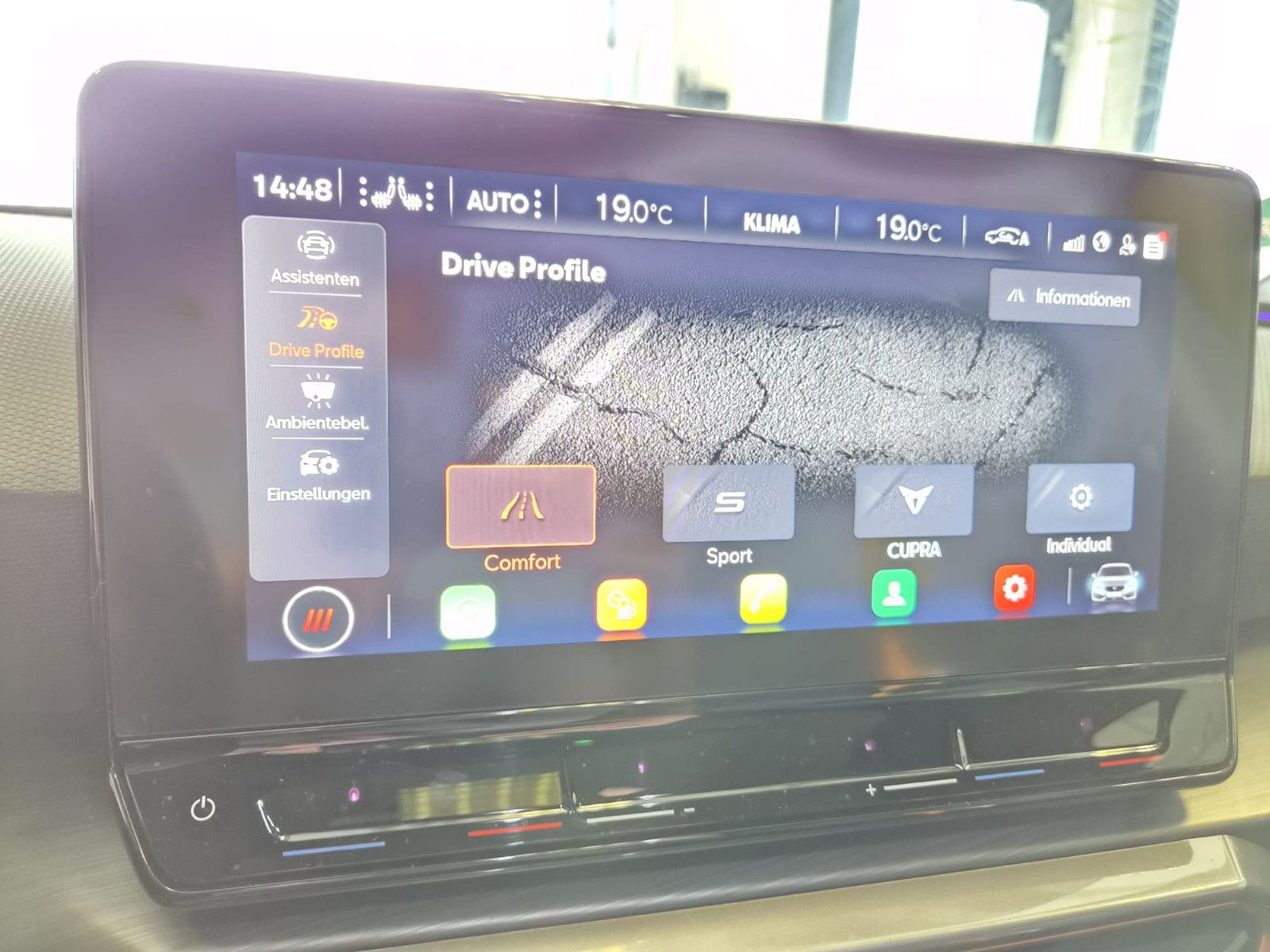 Fahrzeugabbildung CUPRA Leon VZ / PANO / LED / KAMERA / NUR 42TKM