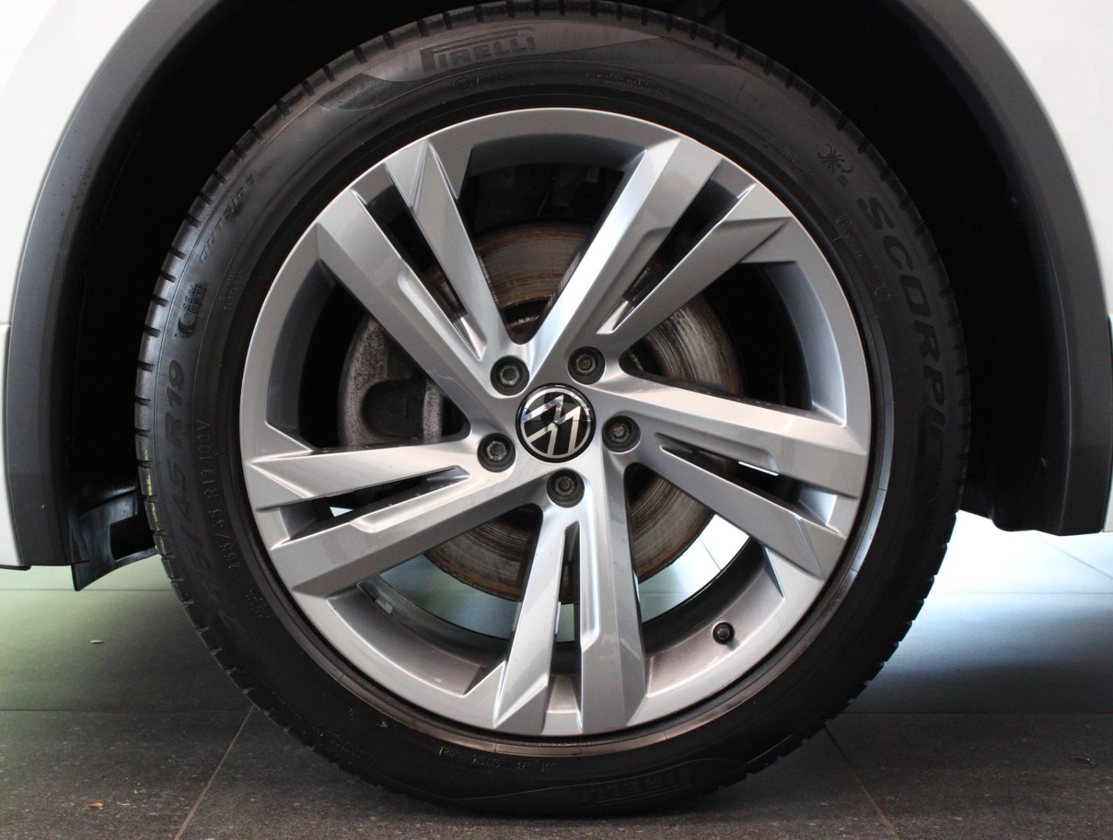 Fahrzeugabbildung Volkswagen Tiguan R-Line 4Motion 2.0 TDI*HUD*Matrix*e.AHK