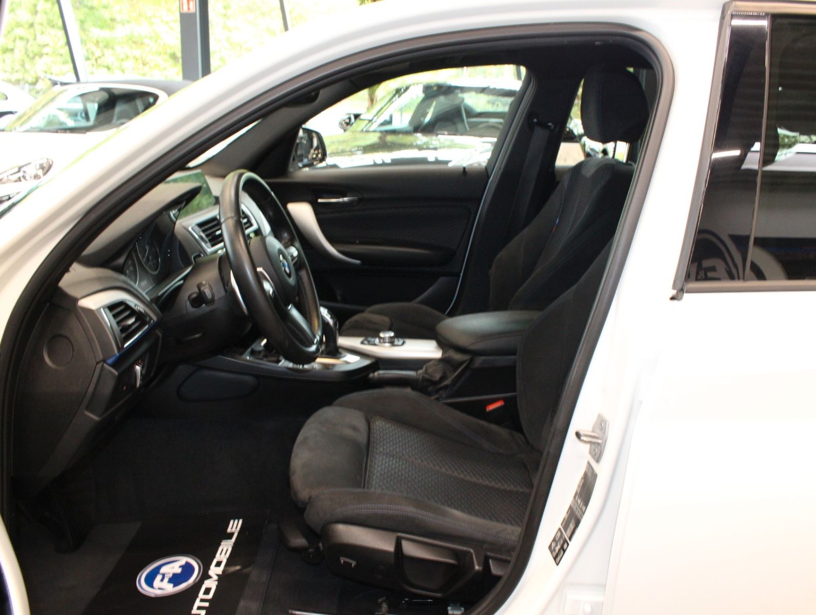 Fahrzeugabbildung BMW M135 i xDrive 2.Hand*LED*MWST*Top Zustand