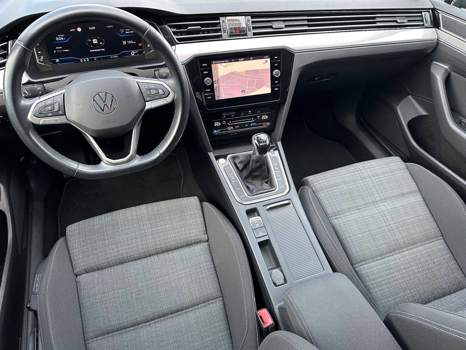 Fahrzeugabbildung Volkswagen Passat Variant 2.0 TDI Business NAV+LED+PANORAMA