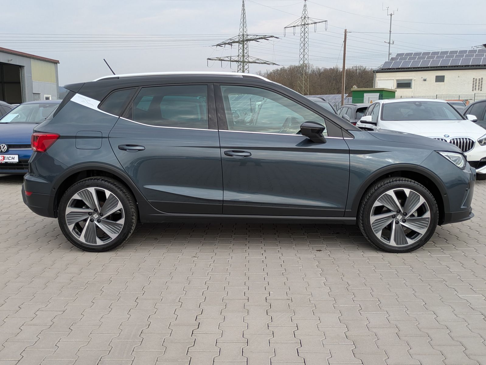 Fahrzeugabbildung SEAT Arona 1.0 TSI FR DSG AHK*ACC*LED*APP*DAB*KAMERA