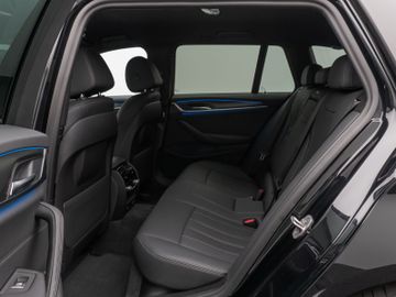 Fahrzeugabbildung BMW 530e M Sport Kamera Laser HUD DAB HiFi Komfort