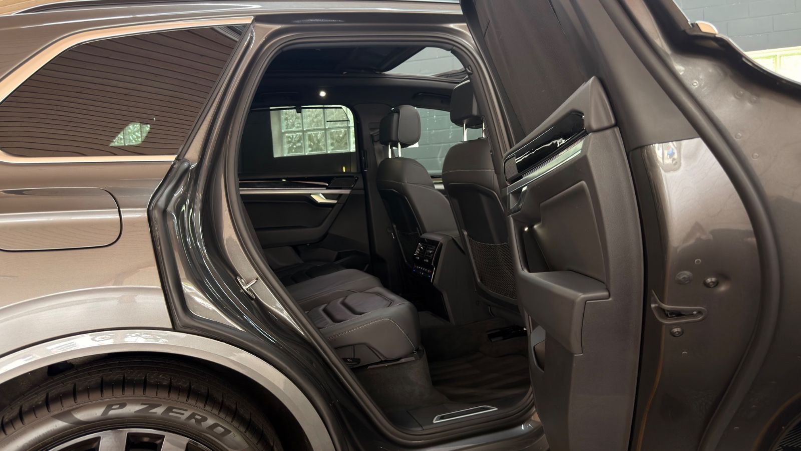 VW Touareg Touareg V8 R-Line 4Motion|StHz|AHK|LUFT|PANO Vorschau 34