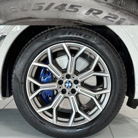 Fahrzeugabbildung BMW X7 xDrive 30d Massage DisplKey SoftCl Laser Voll