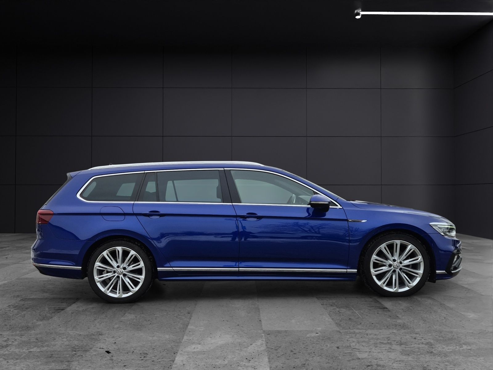 Fahrzeugabbildung Volkswagen Passat Variant TDI R-Line DSG 4Mo Standhzg Matri