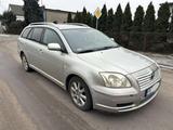 Toyota Avensis Combi 2.0 D-4D - - Toyota Avensis aus 2005 mit Diesel-Antrieb