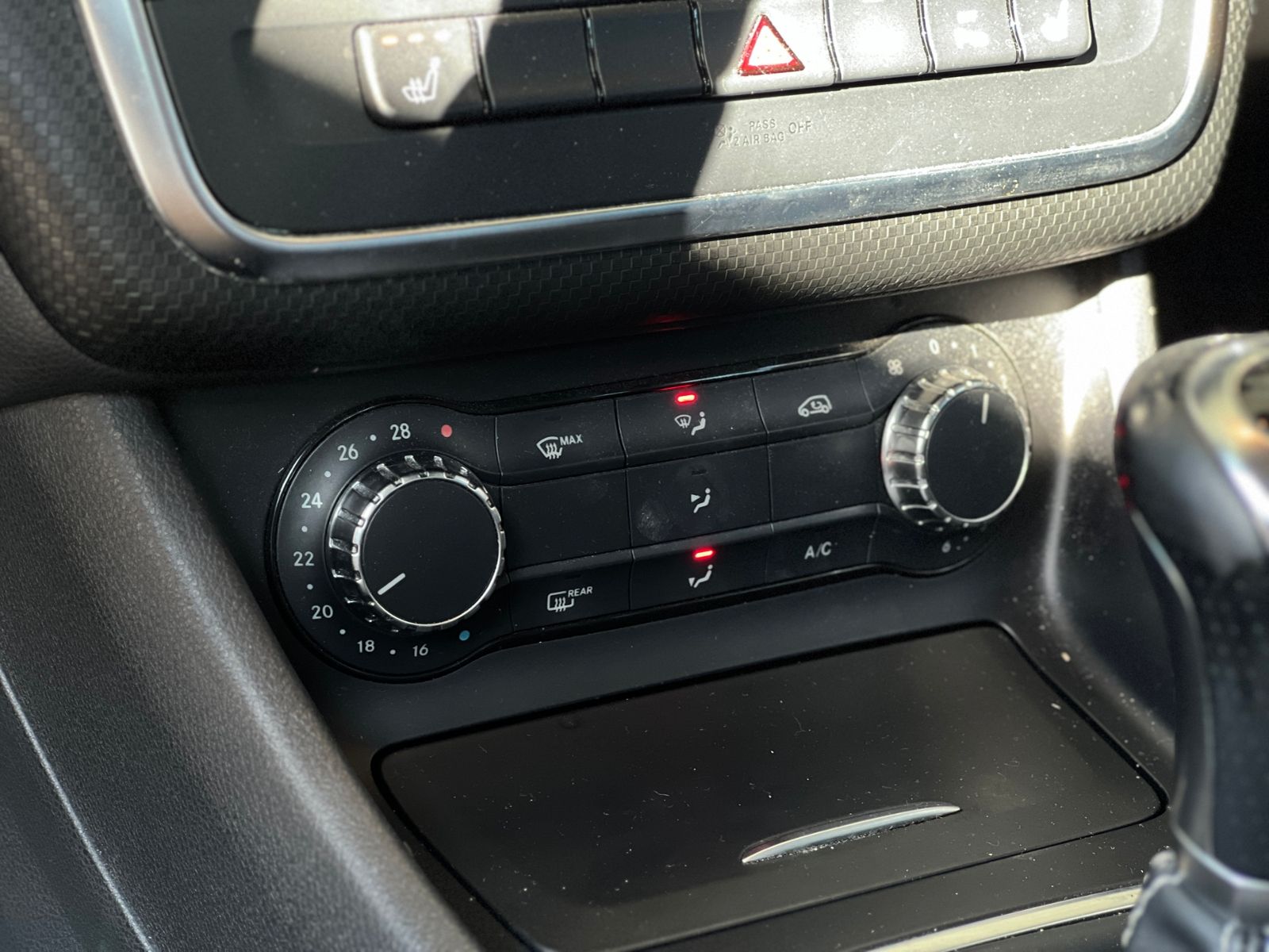 Fahrzeugabbildung Mercedes-Benz A 180 BlueEfficiency KLIMA NAV PDC SHZ ALU