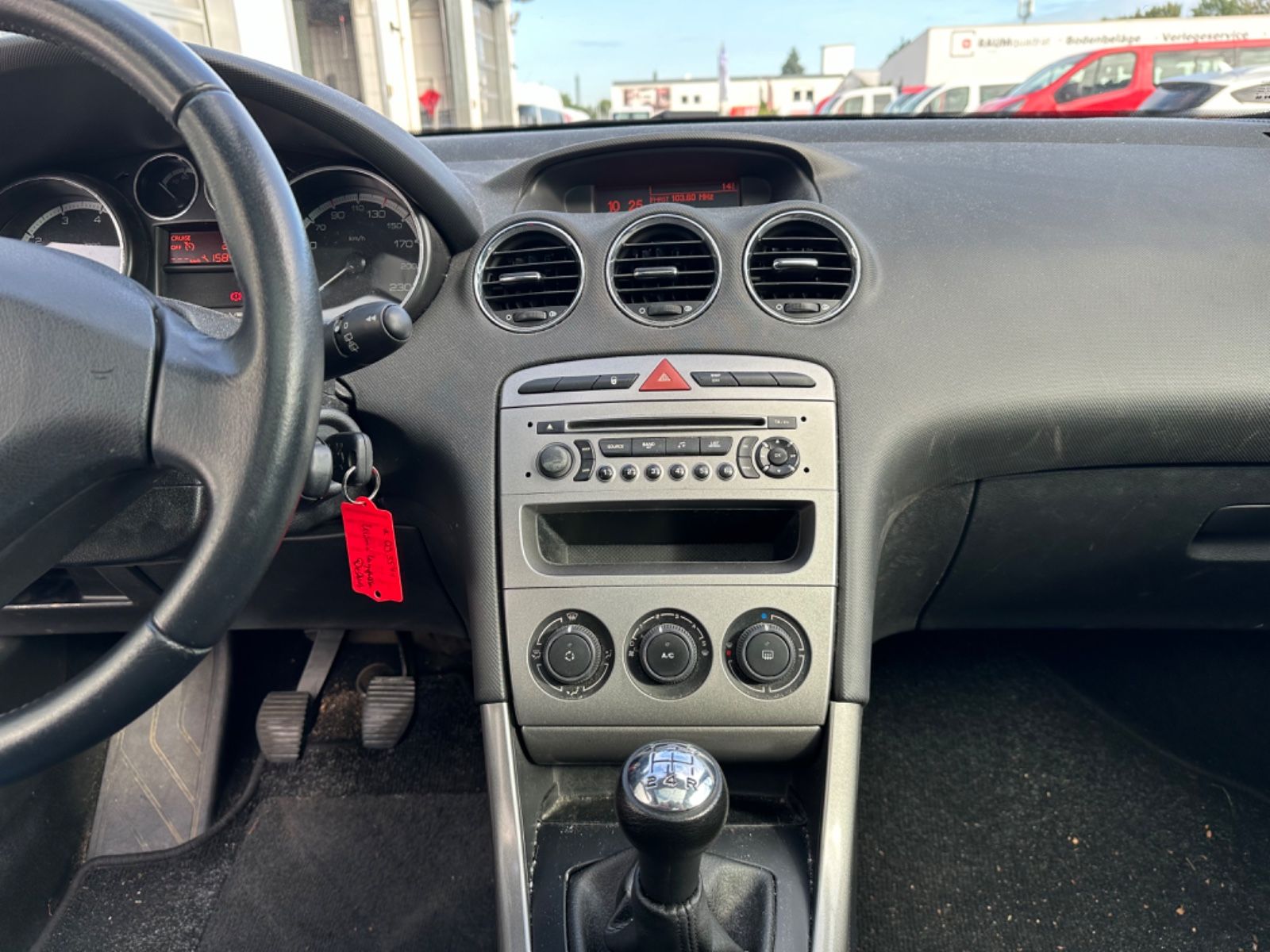 Fahrzeugabbildung Peugeot 308 SW Premium*PANO*Klima*Radio*Export*