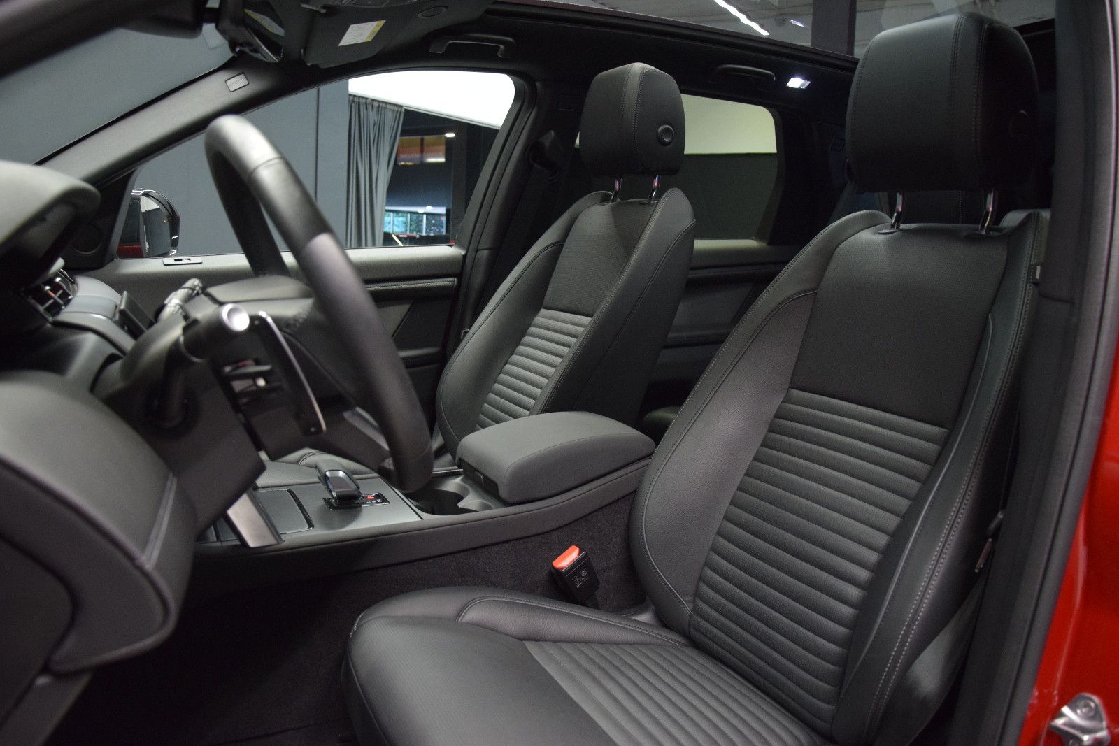 Fahrzeugabbildung Land Rover Discovery Sport Dynamic SE AWD Pano ACC Memory