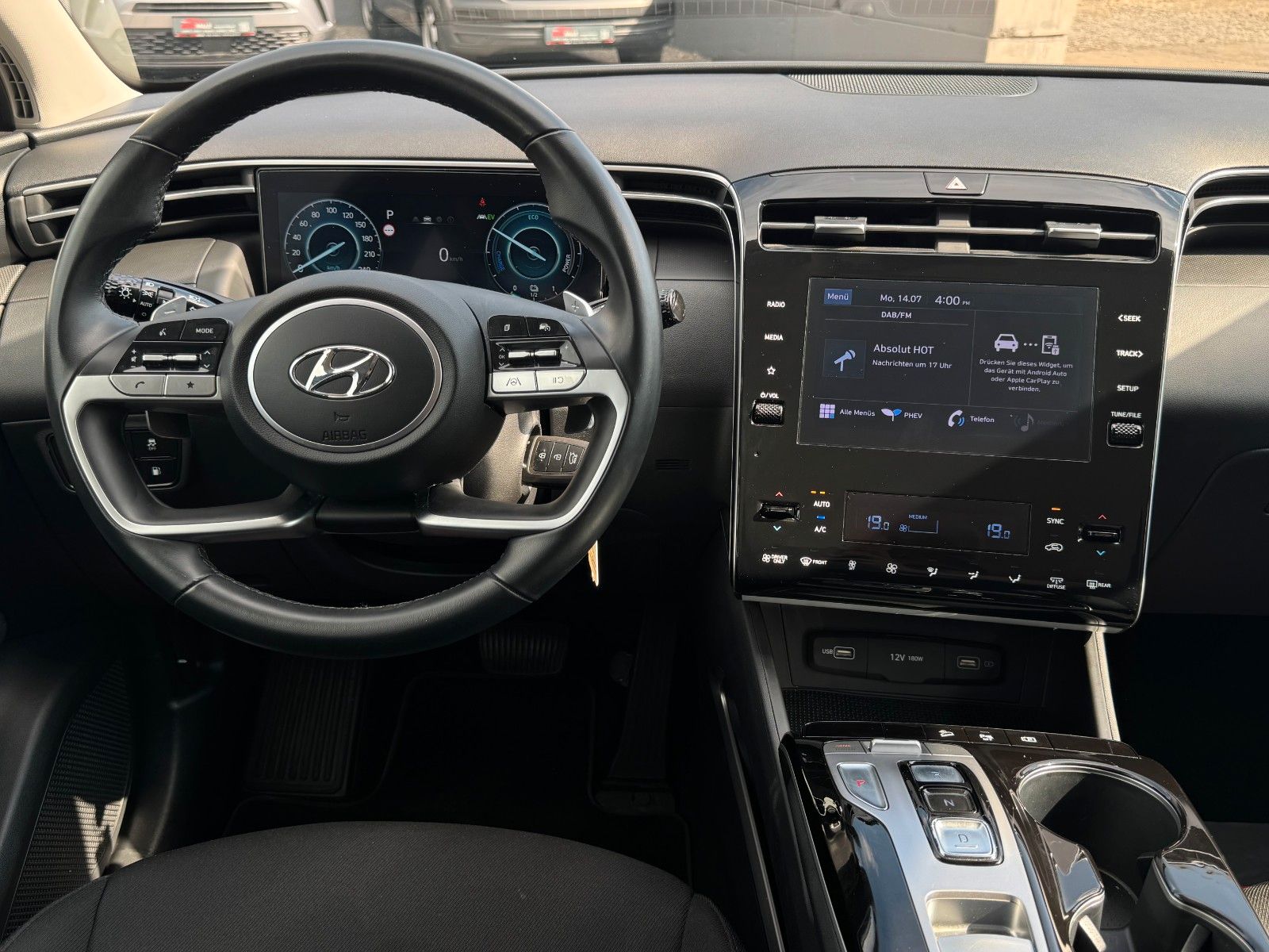 Fahrzeugabbildung Hyundai Tucson 1.6 T-GDI PHEV 4WD CarPlay Kamera Temp