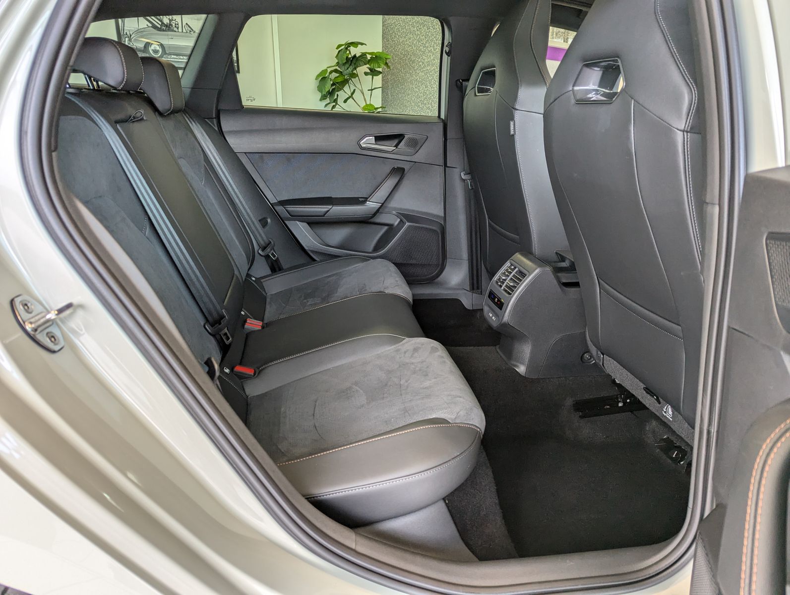 CUPRA Leon 2.0 TSI 4D VZ Matrix Pano Sennheiser AHK 19 - Image 16