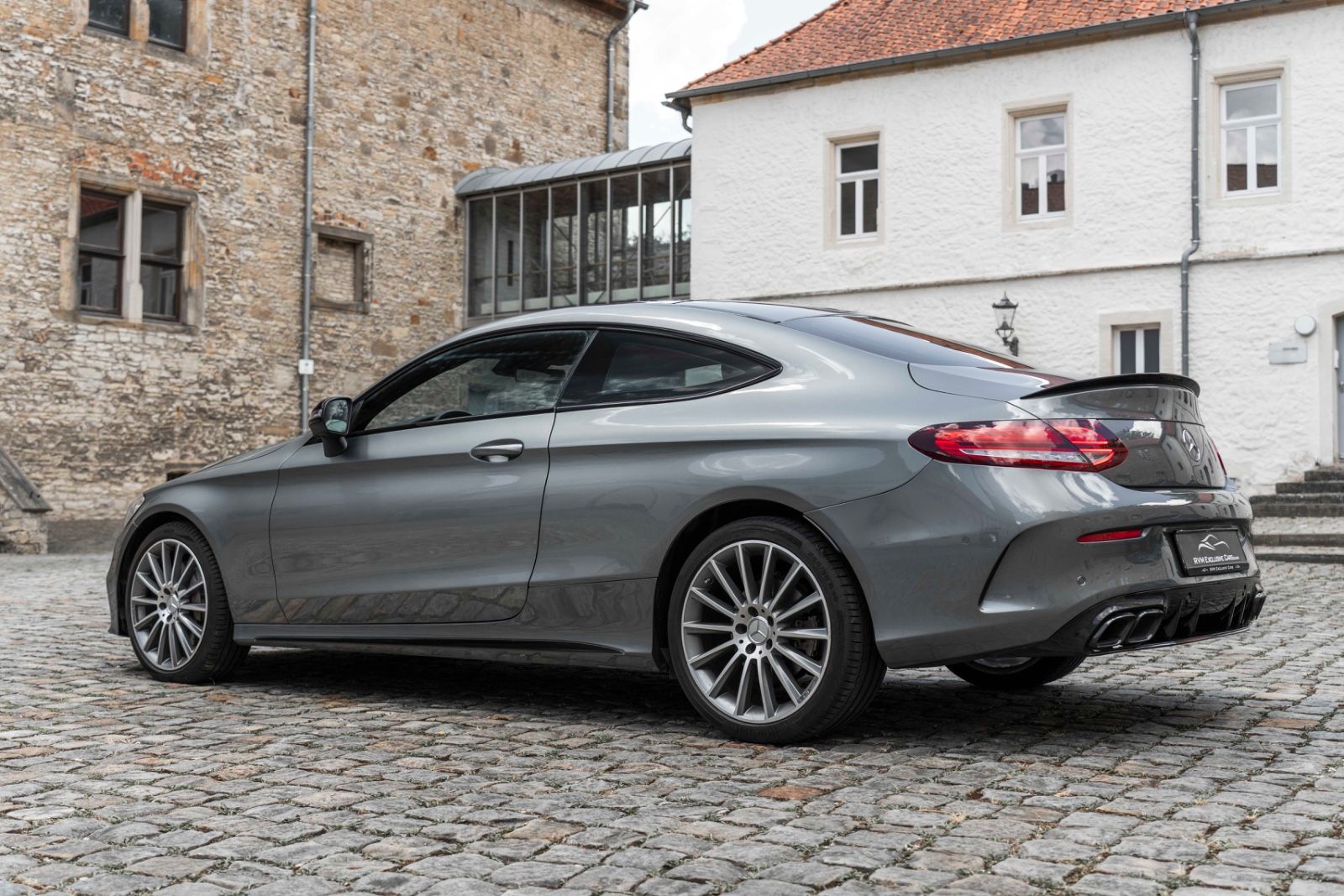 Fahrzeugabbildung Mercedes-Benz C 220d Coupe AMG BURMESTER 360° CARPLAY LED