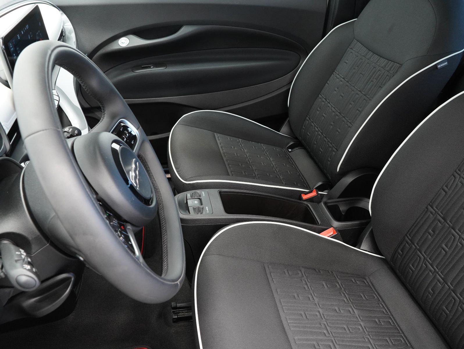 Fahrzeugabbildung Fiat 500e 87KW/42kWh/DC-LADEN/CARPLAY/DAB/SOH