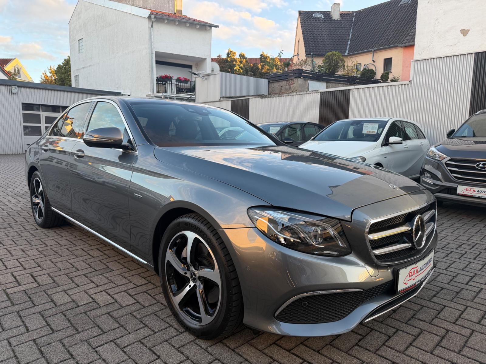 Mercedes-Benz E 200 Limousine 2.Hand+19TKM+Widescreen+Distroni