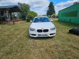 BMW 118d mit zusätzlichen Reifen und Felgen - BMW 1 Series: M Felgen