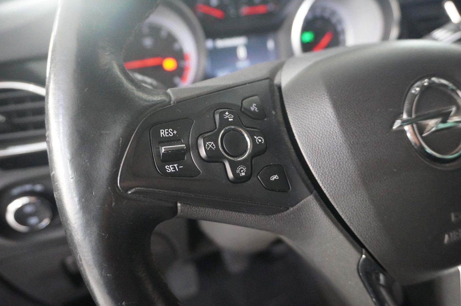 Fahrzeugabbildung Opel Astra K Lim. 1.4T INNOV. NAVI/LED/KAMERA/SH/TEMP