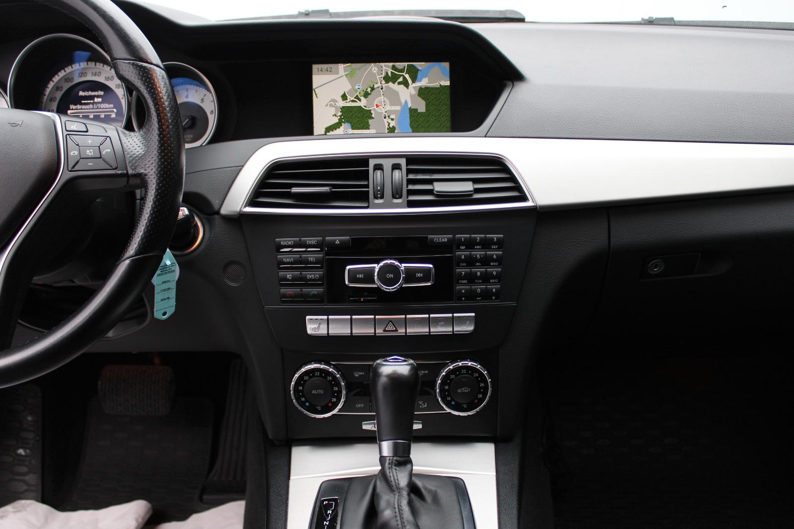 Mercedes-Benz C250 2013 — photo 21
