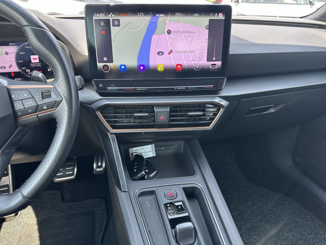 Fahrzeugabbildung CUPRA Leon 2.0TSI 245PS DSG-Navi-MatrixLED-Kamera* - mit KI generiert/bearbeitet
