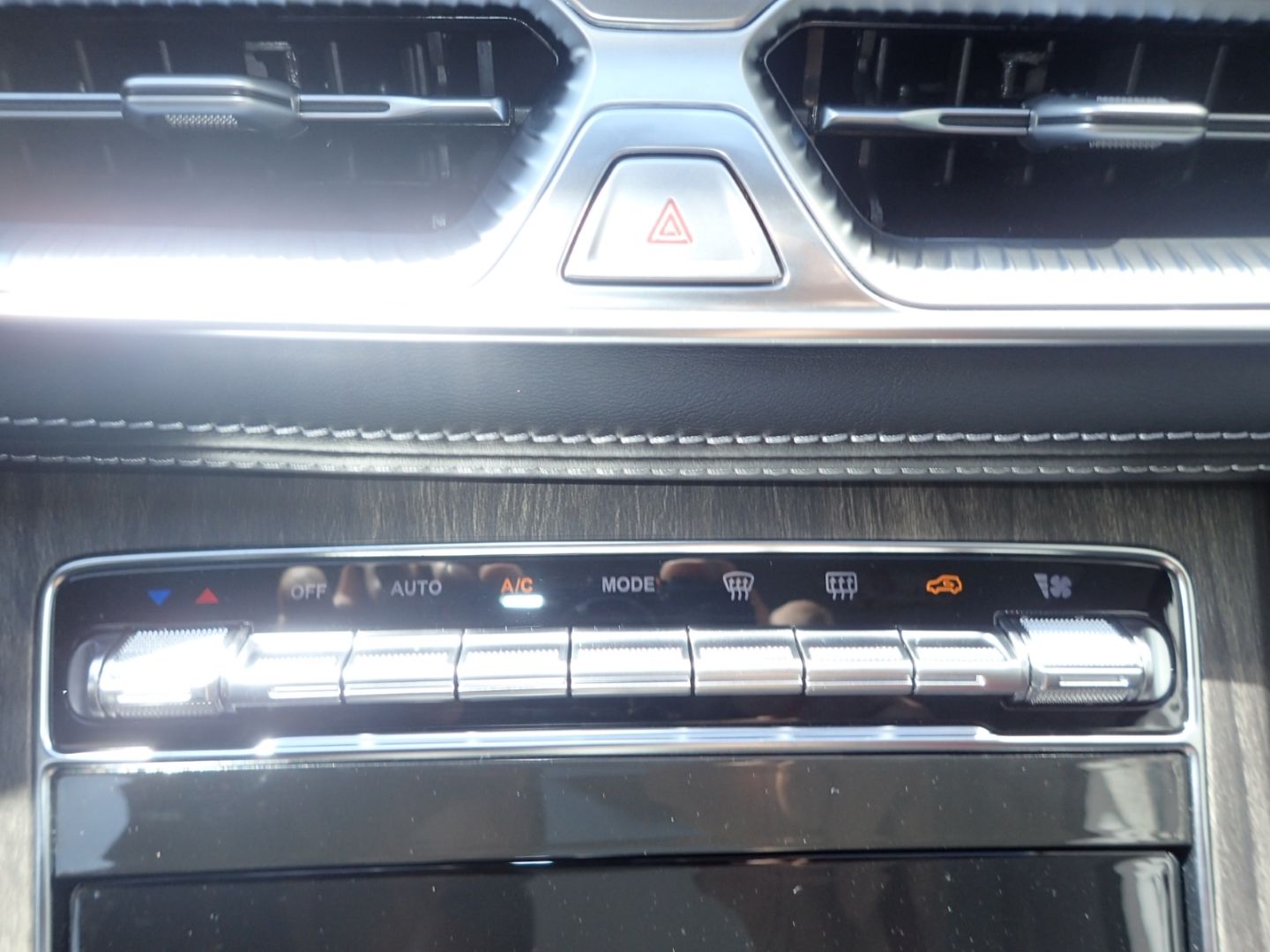 Fahrzeugabbildung DFSK Fengon E5 PHEV El. Panodach digitales Cockpit So