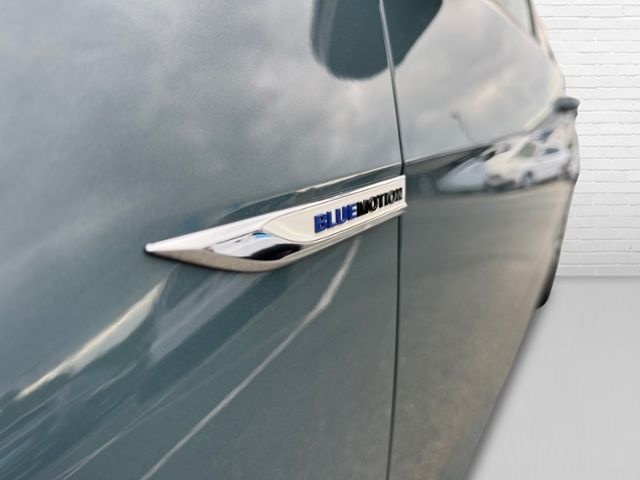 Fahrzeugabbildung Volkswagen Golf VII Lim. IQ.DRIVE BlueMotion KLIMA NAVI ALU