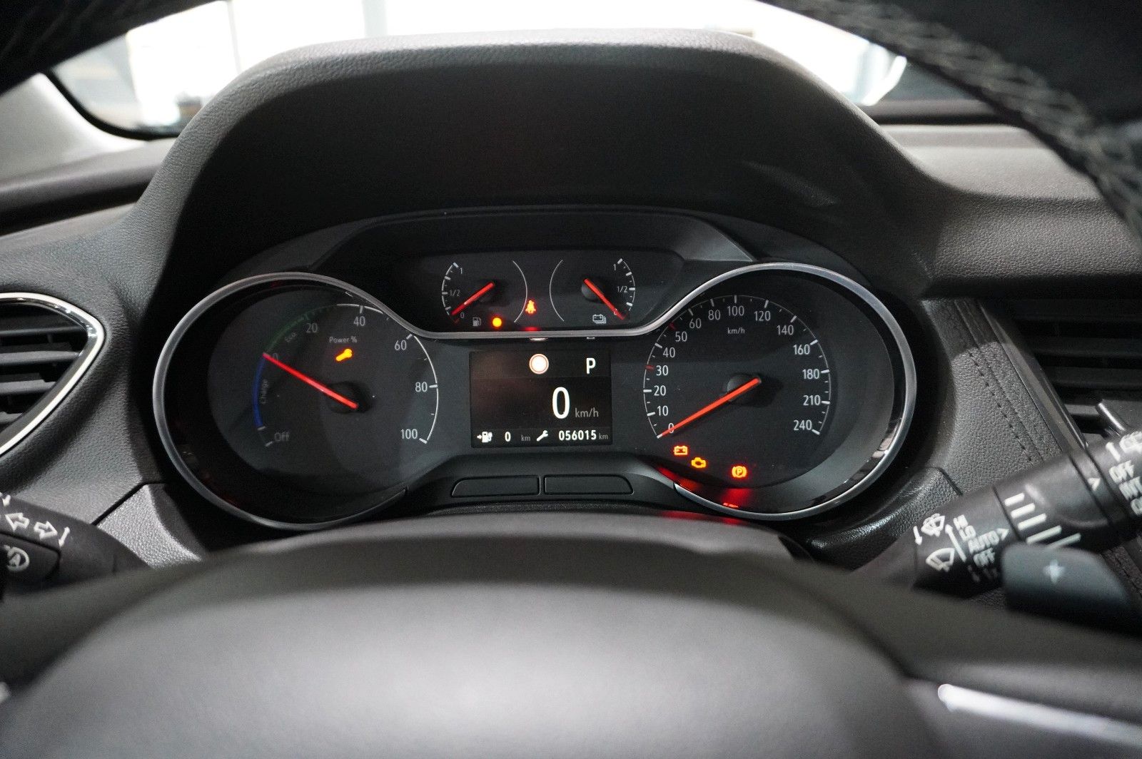 Fahrzeugabbildung Opel Grandland (X) 1.6 ELEGANCE HYBRID NAVI/SH/KAMERA