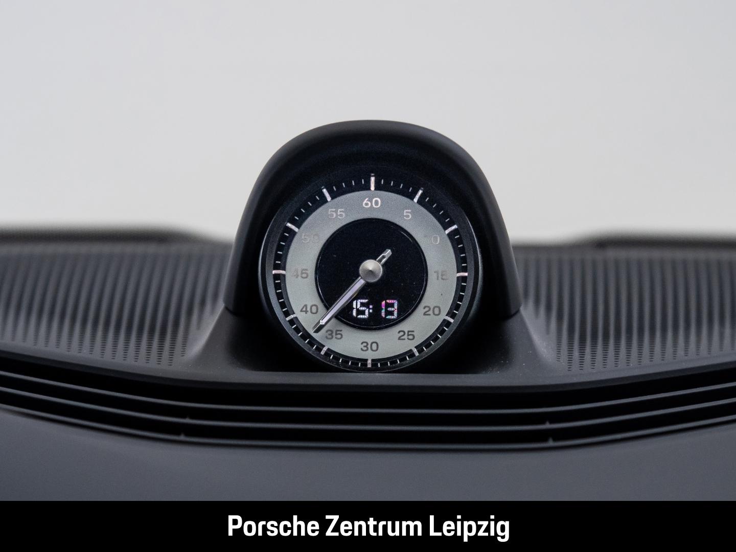 Porsche Taycan Turbo Burmester ActiveRide Nachtsicht