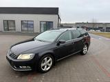 Volkswagen Passat 2.0 BlueTDI DSG Highline - Volkswagen Passat aus 2012 mit Diesel-Antrieb: Limousine