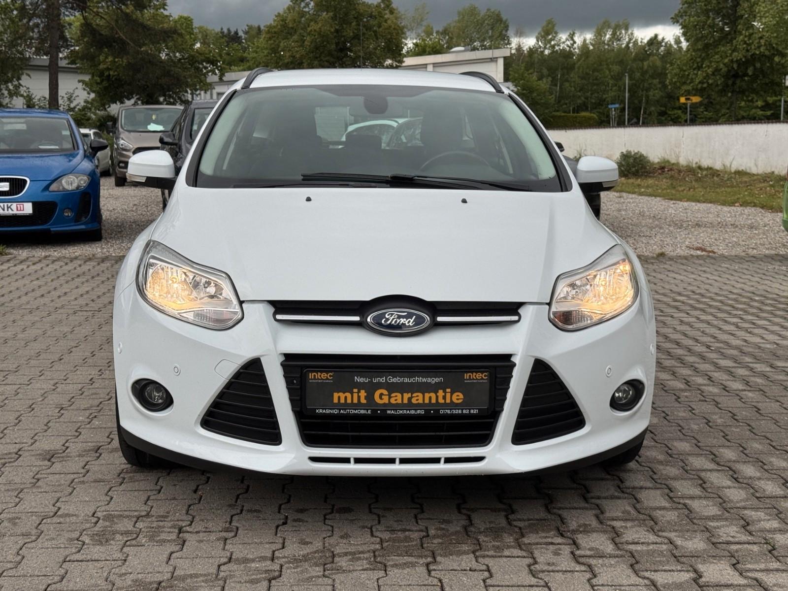 Ford Focus 2013 — вигляд ззаду