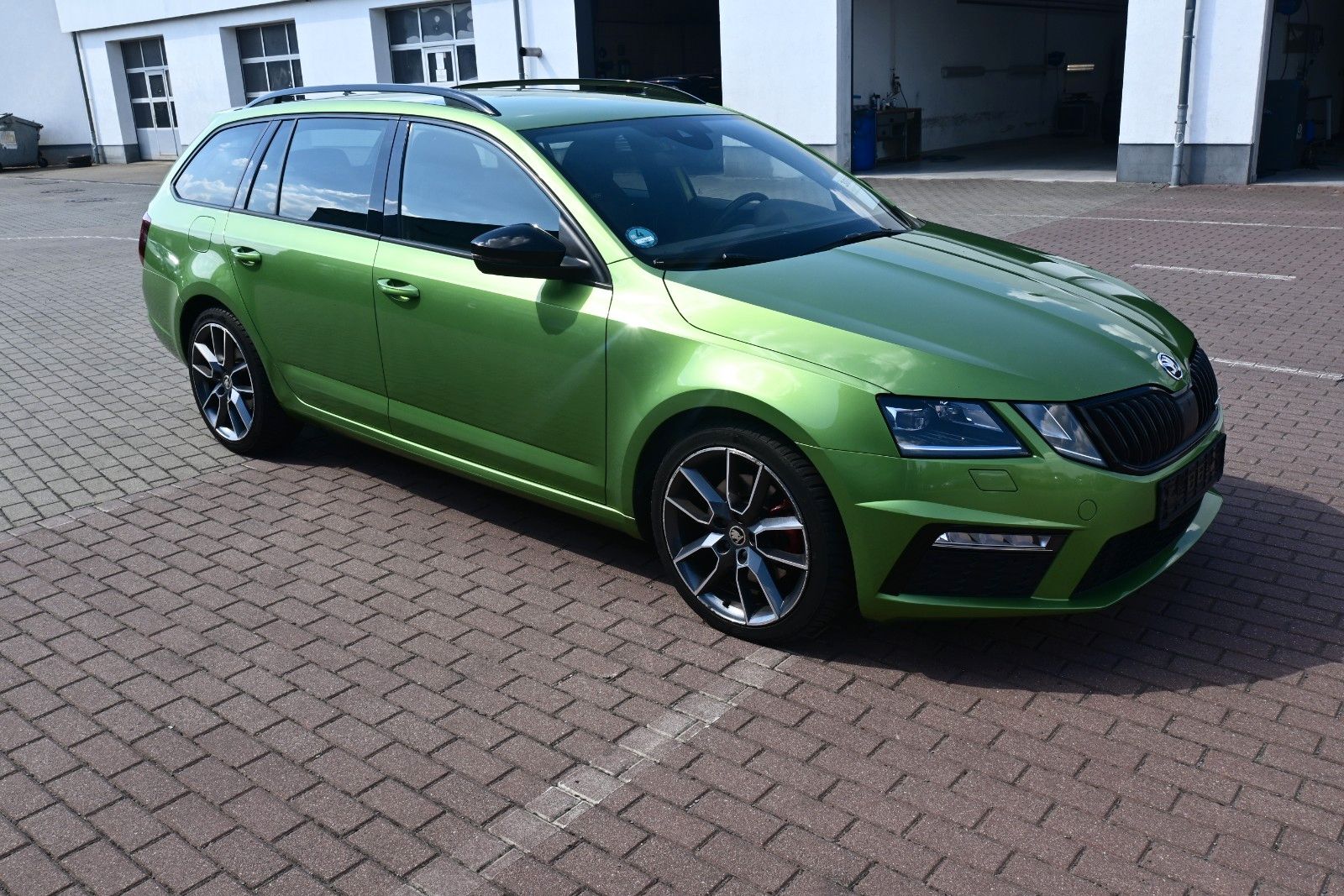Fahrzeugabbildung SKODA Octavia 2.0 TDI Combi RS 4x4*Business-P*Chrom-P*