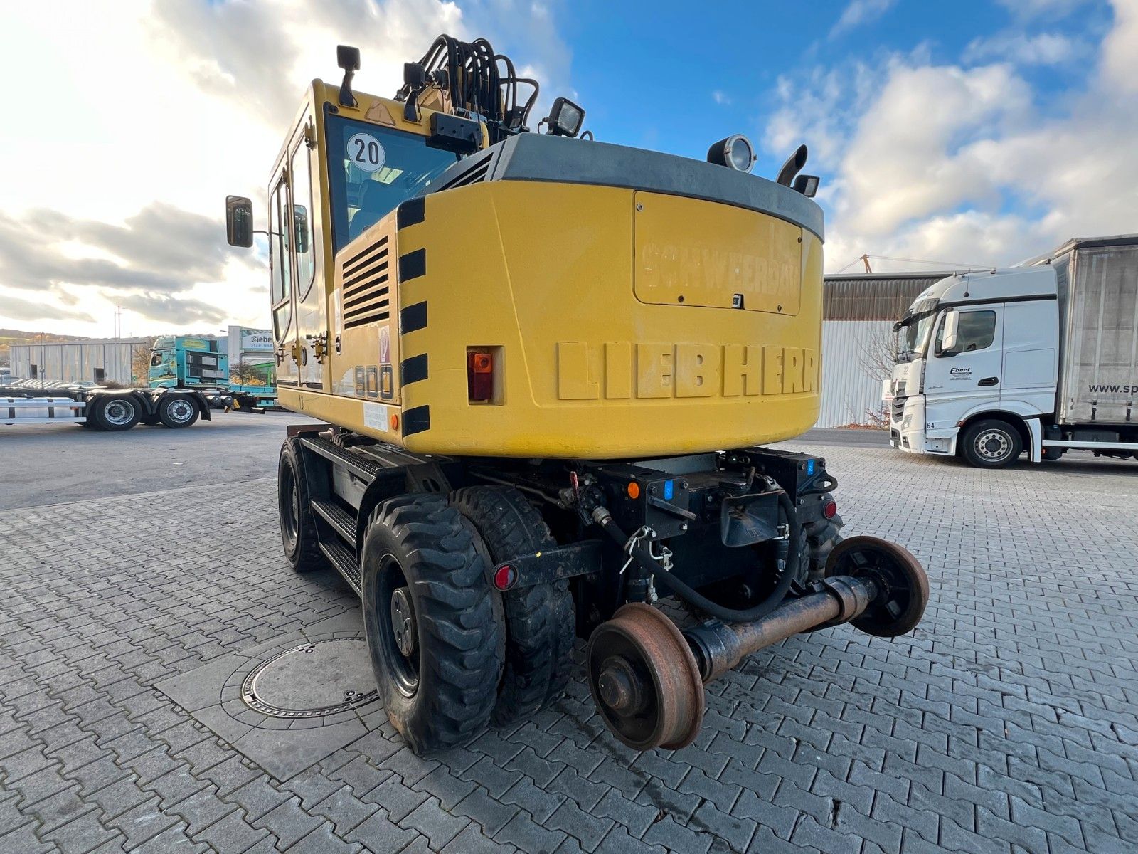 Fahrzeugabbildung Liebherr A 900 C ZW Litronic / 19.393 h / 2011