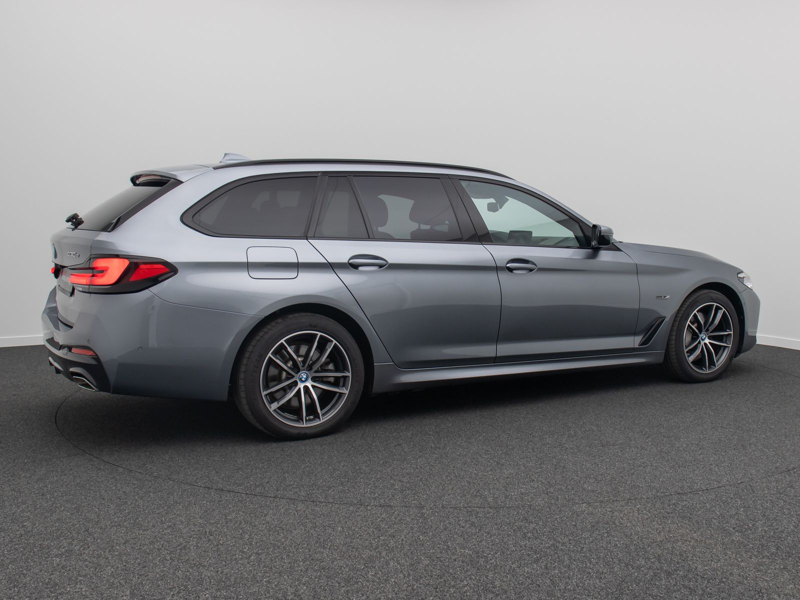 Fahrzeugabbildung BMW 530e M Sport DAB Kamera AHK Memory Alarm 18Zoll