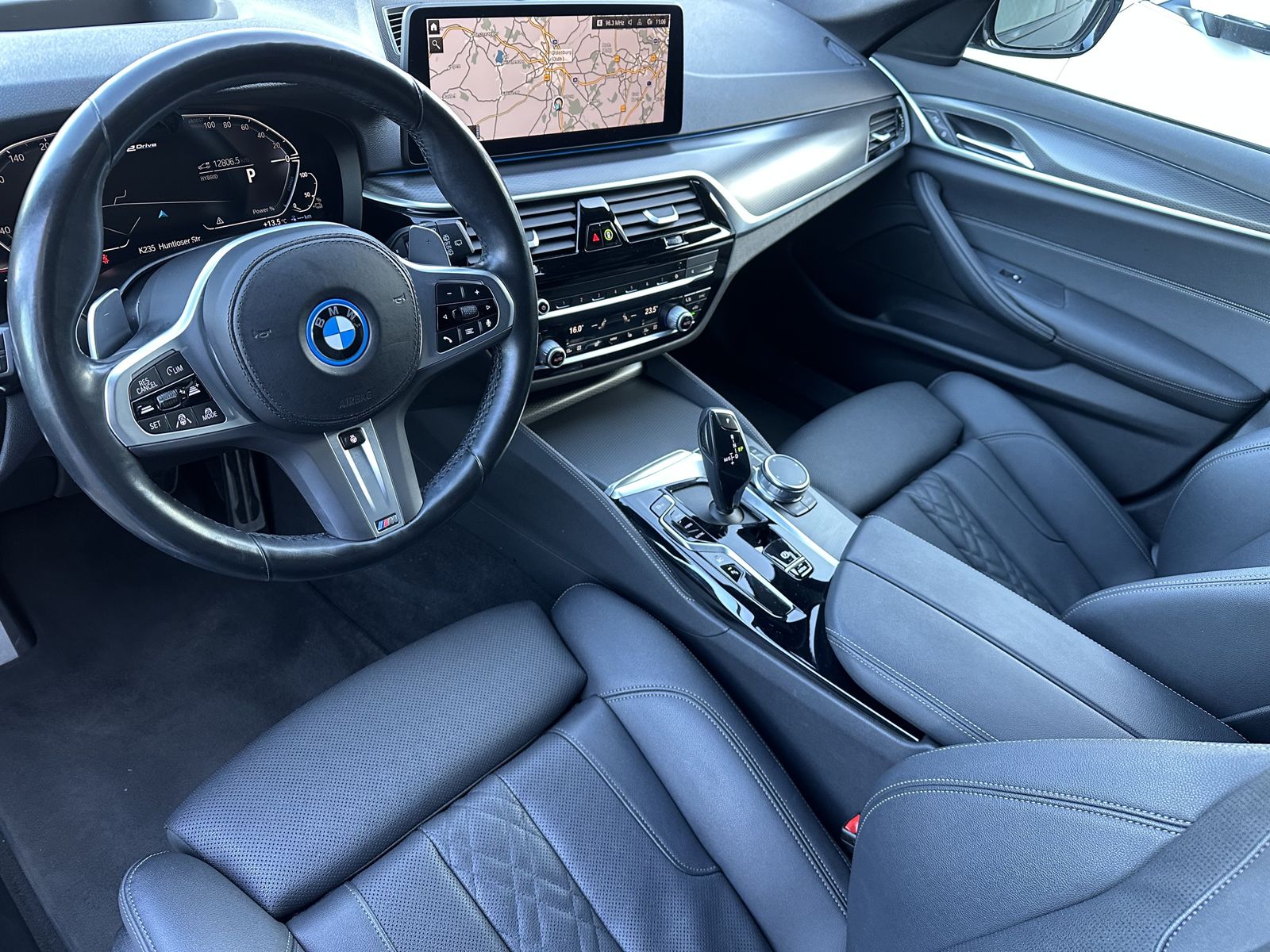 Fahrzeugabbildung BMW 530e Touring xD M-Sport Pro NAV+LASER+19ZOLL+HUD