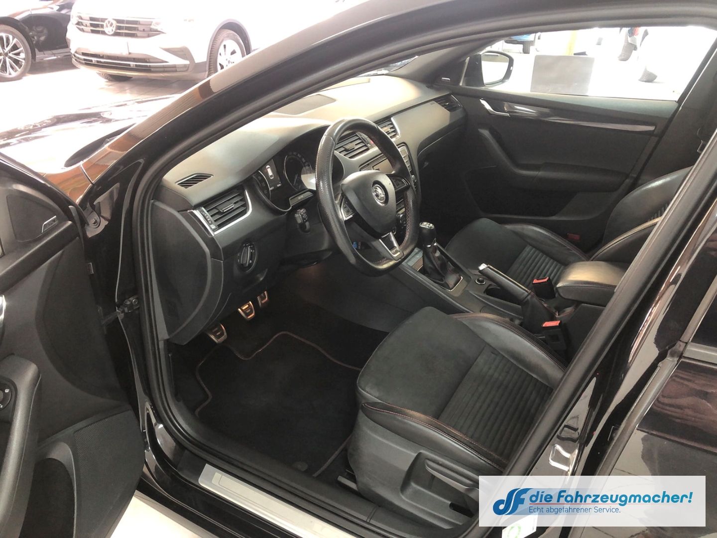 Fahrzeugabbildung SKODA Octavia Combi RS 2.0 TDI DPF Sportpaket Navi Bi-