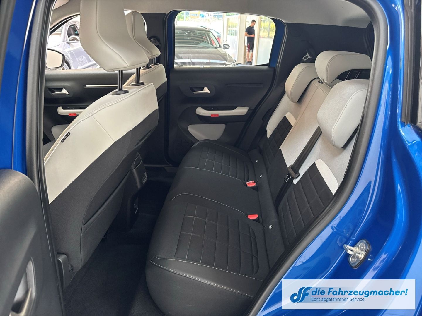 Fahrzeugabbildung Citroën C3 e 113 MAX HUD Navi Soundsystem LED Apple CarP