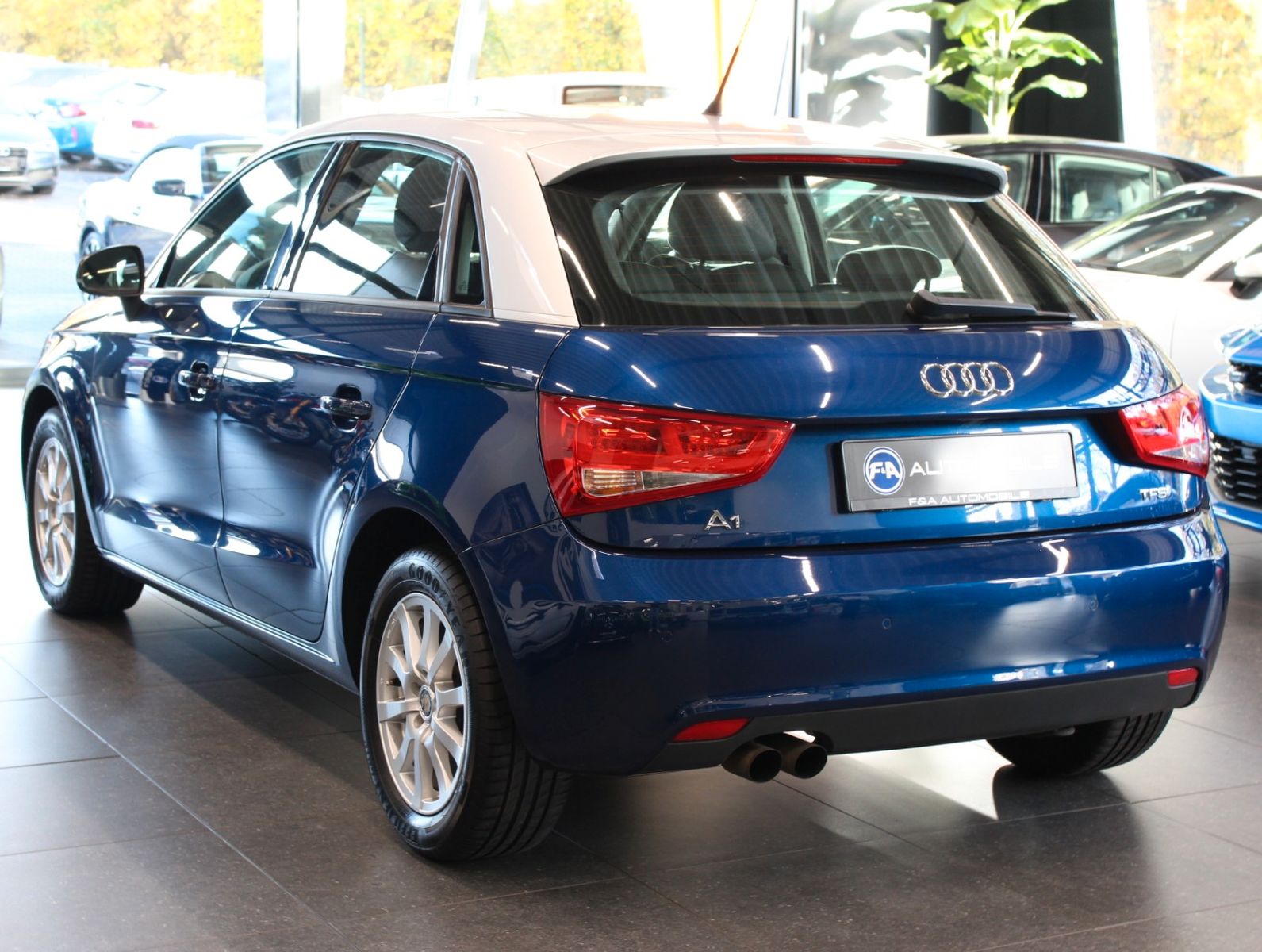 Fahrzeugabbildung Audi A1 Sportback attraction Bi Xenon*8 Fach Bereift