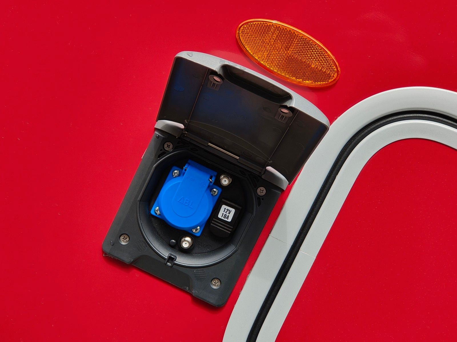 Fahrzeugabbildung HYMER / ERIBA / HYMERCAR Touring 530 Tango Red - JETZT 8.024€ SPAREN !!!