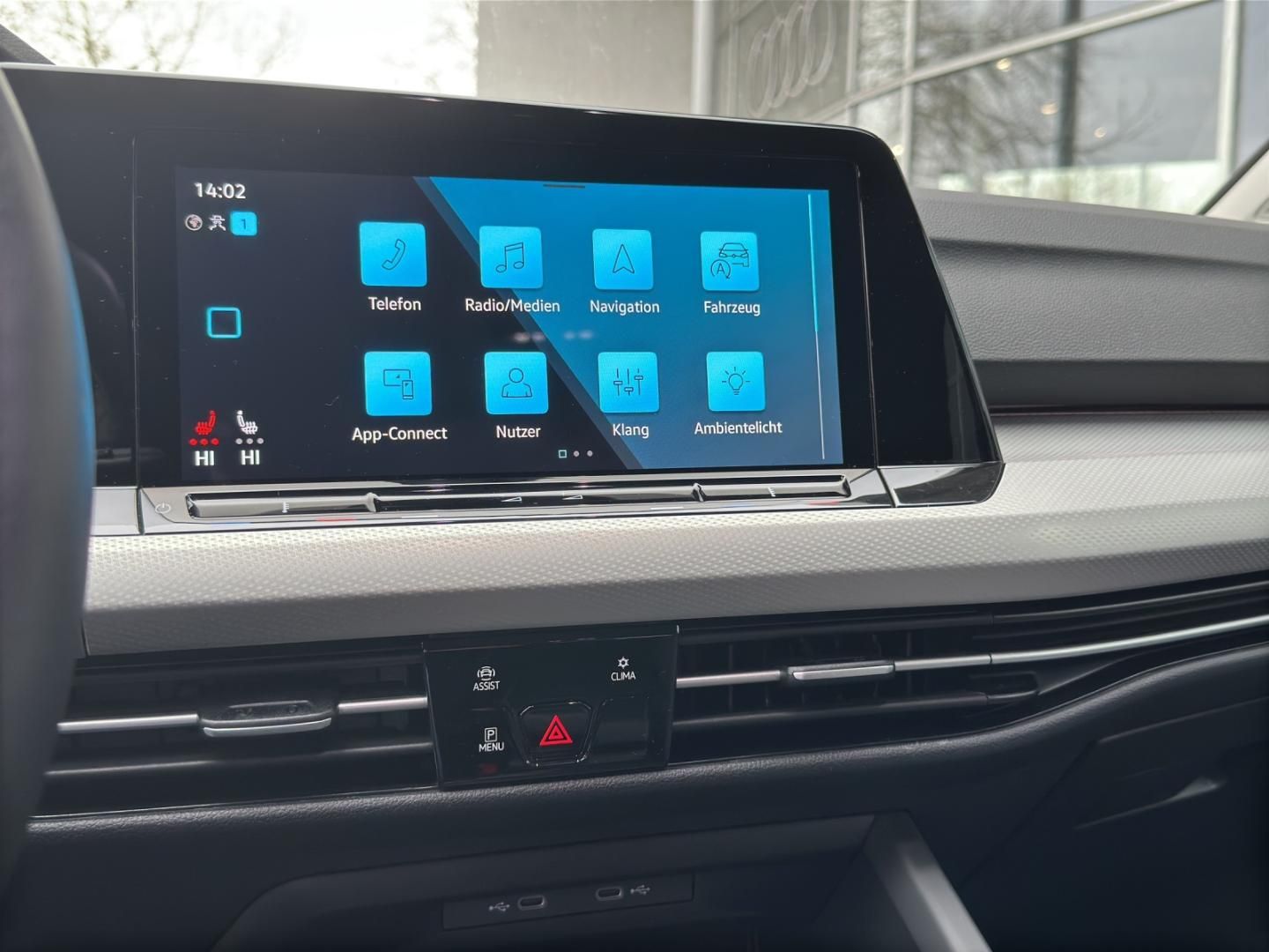 Fahrzeugabbildung Volkswagen Golf Variant MOVE Golf VIII Variant MOVE 1.0 eTS