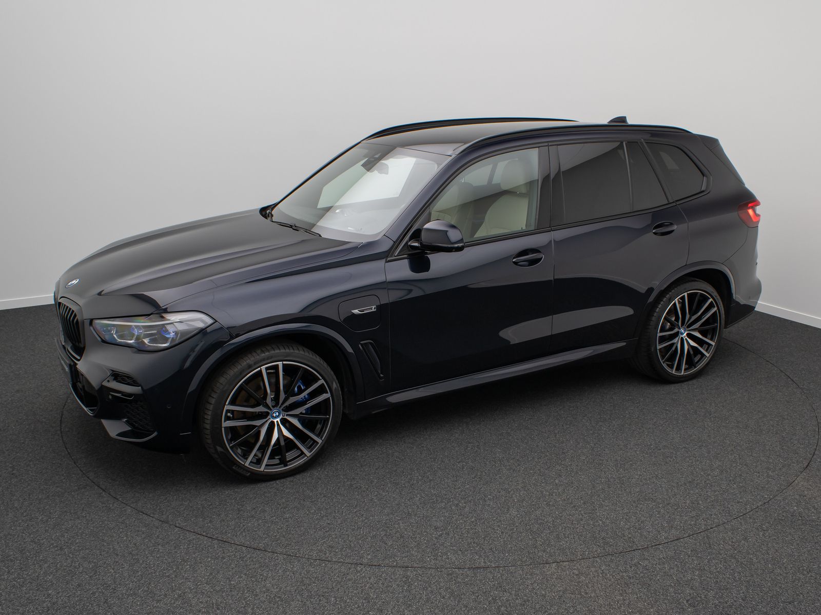 Fahrzeugabbildung BMW X5 xD45e M Sport 360°Laser HUD DAB HiFi AHK 22"