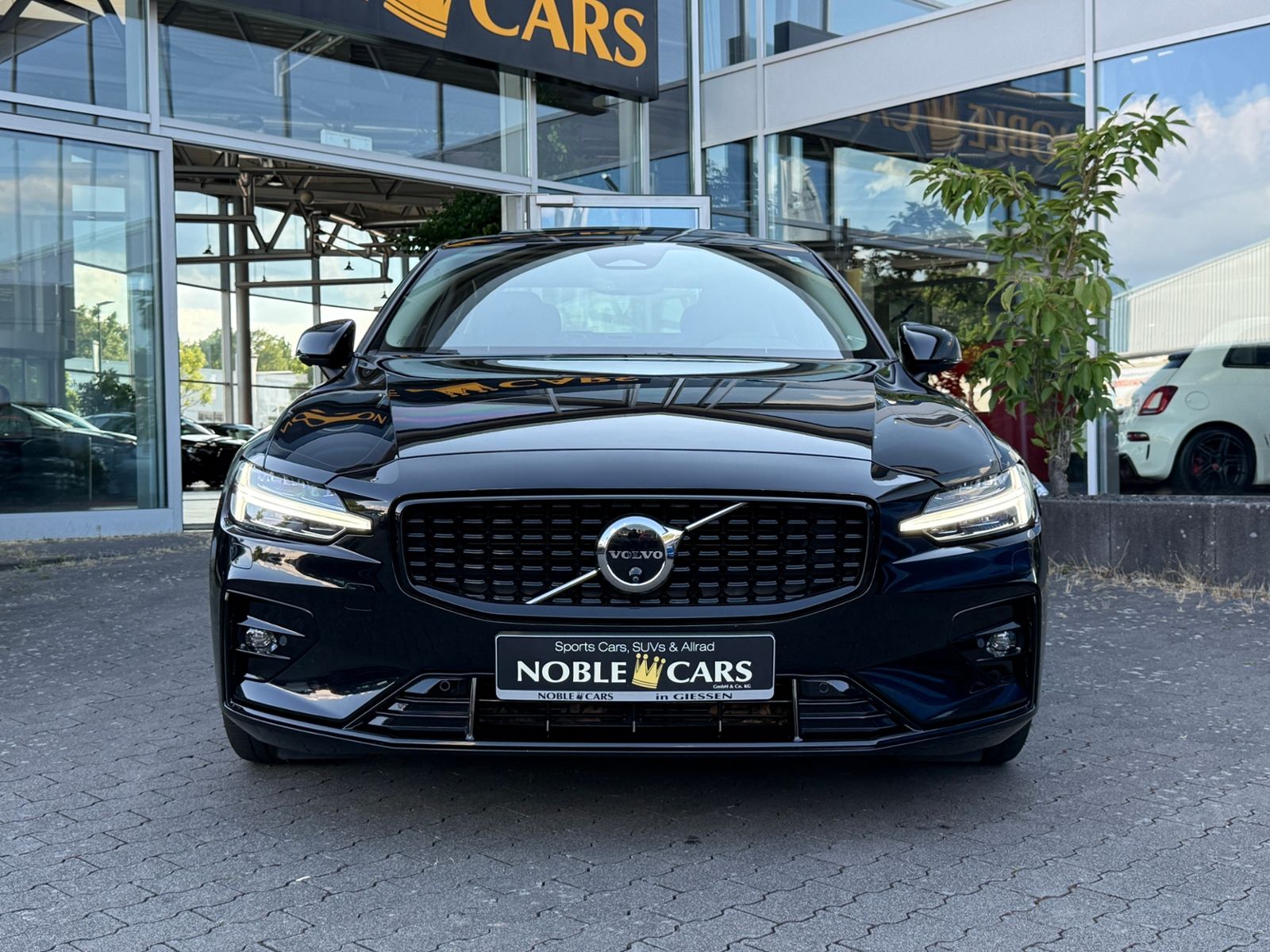 Fahrzeugabbildung Volvo S60 Lim. Plus Dark PANO H/K LED 20"