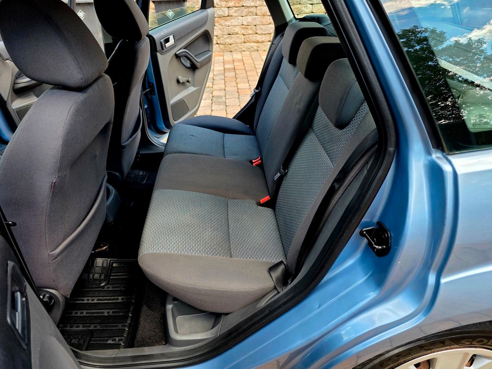 Ford Focus 2006 — photo 23