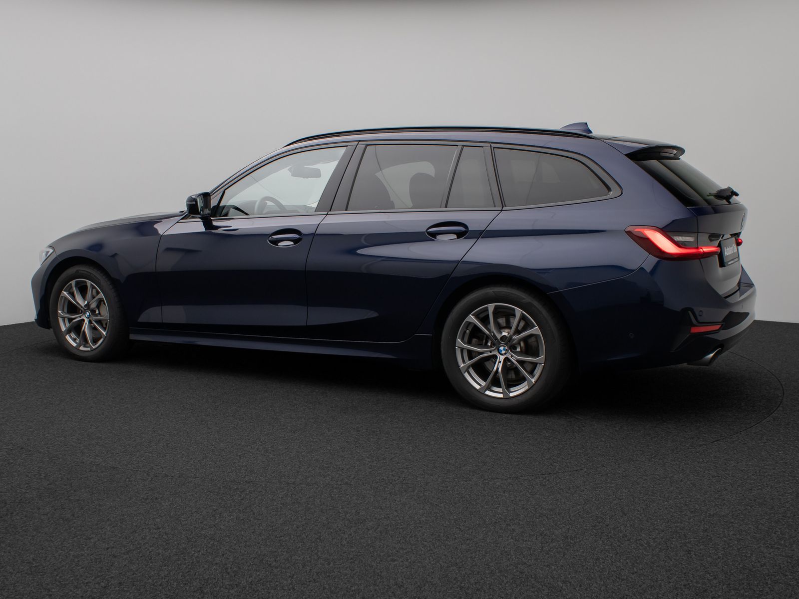 Fahrzeugabbildung BMW 330d xD Sport Line Pano Kamera Laser HUD DAB H/K