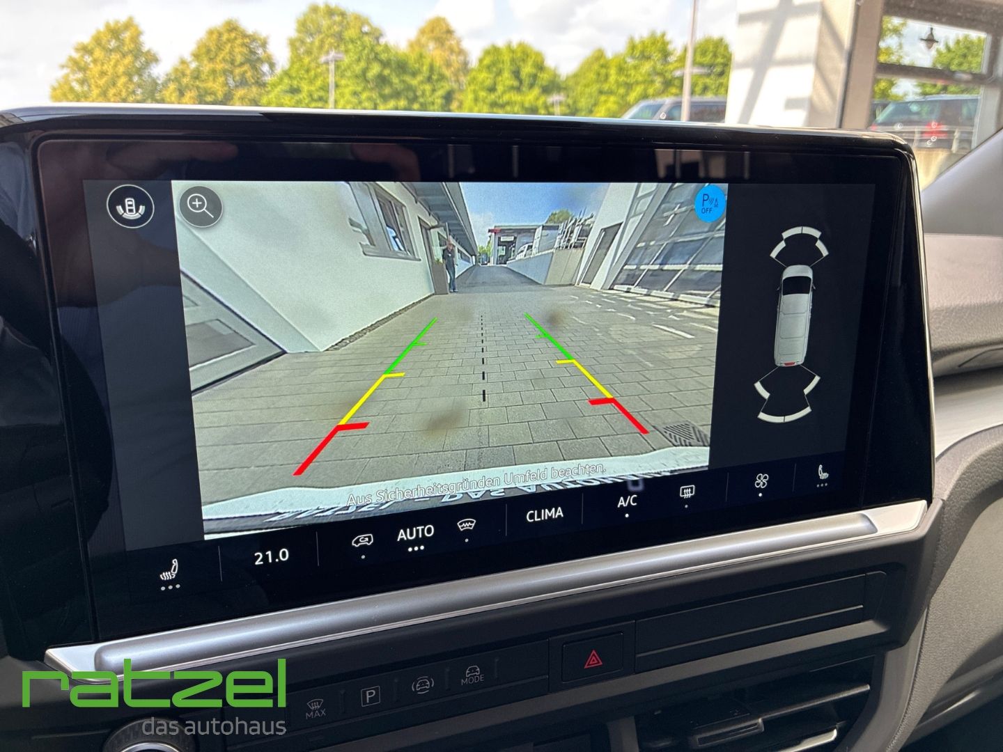 Fahrzeugabbildung Volkswagen T7 Caravelle e-Caravelle 9-Sitzer Life Navi+LED+