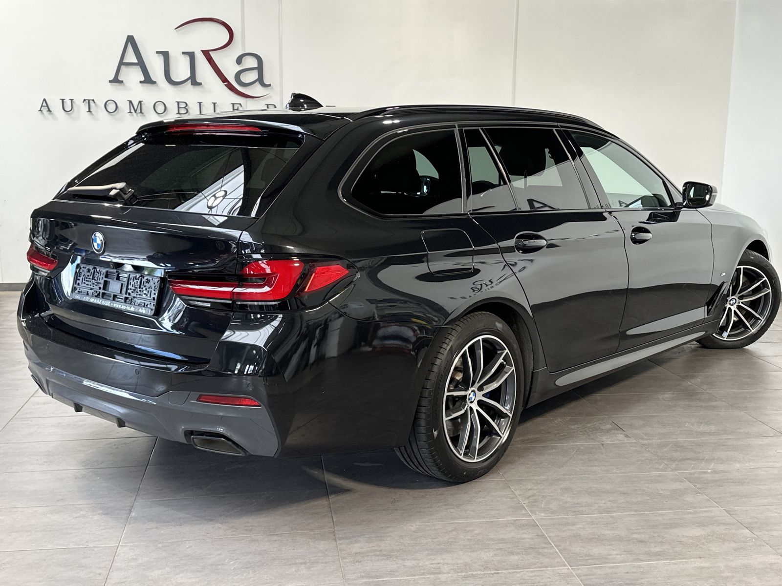 Fahrzeugabbildung BMW 540i Touring xDrive M-Sport NAV+LASER+PANO+HEAD