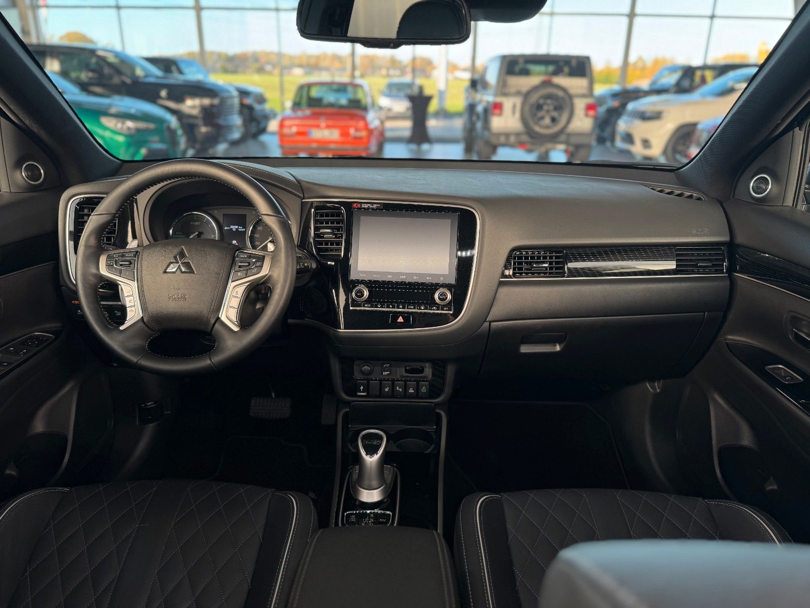 Fahrzeugabbildung Mitsubishi PHEV Outlander 4WD TOP AHK 1.HAND GJR