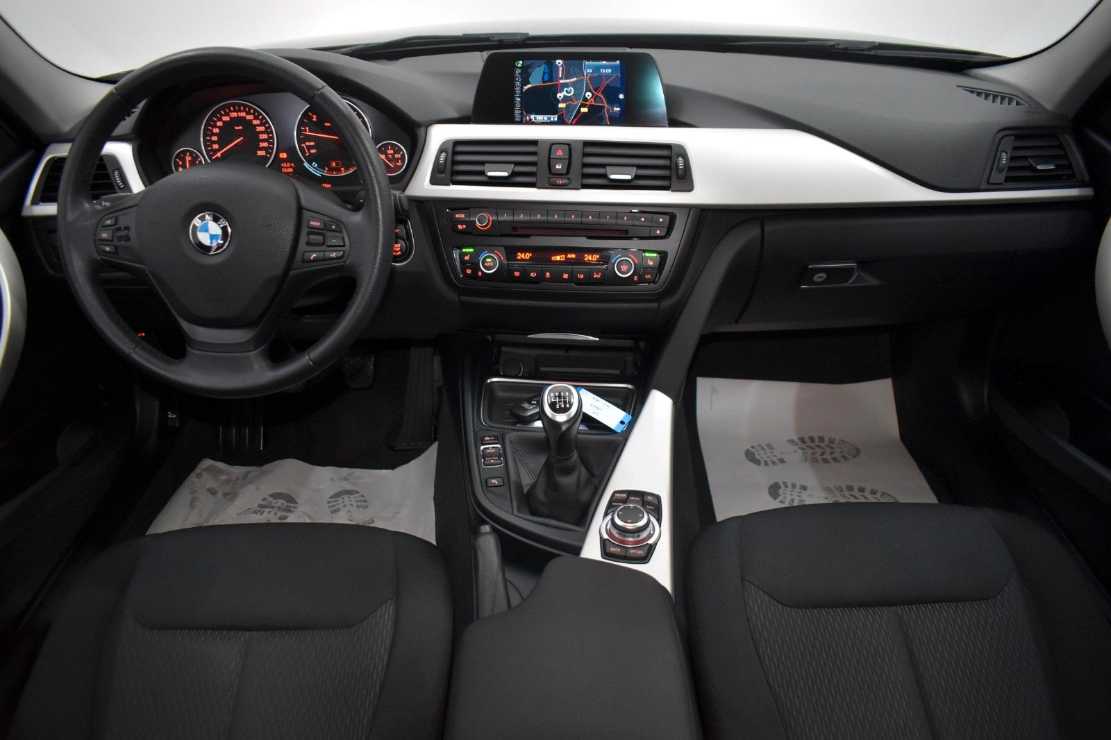 Fahrzeugabbildung BMW 316i Touring Navi,Bi-Xenon,SH,PDC,Comfort-Paket