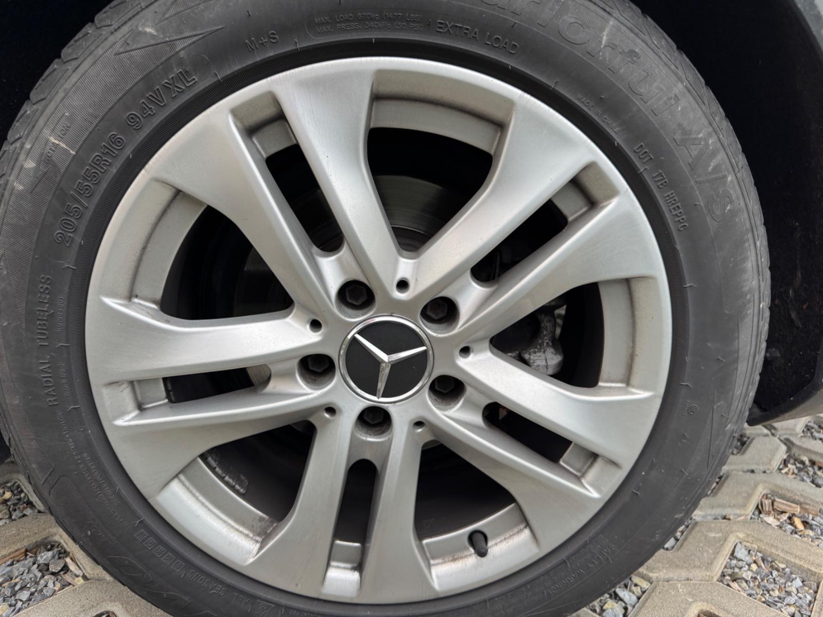 Mercedes-Benz C200 2013 — photo 13