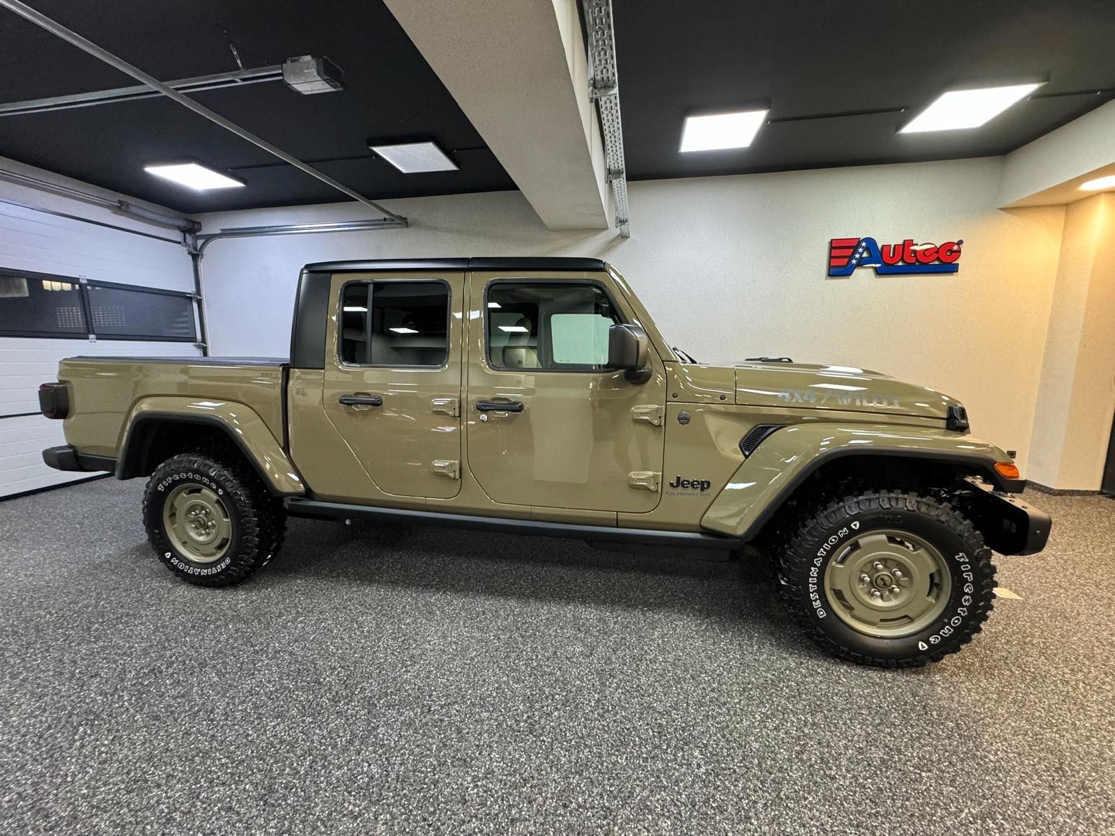 Fahrzeugabbildung Jeep GLADIATOR WILLYS '41 ED. 3.6L-V6 HARDTOP-SOFTTOP