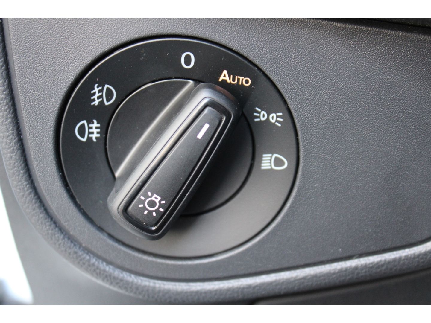 Fahrzeugabbildung Volkswagen Polo VI GTI 2.0TSI DSG ACC LED Milltek H&R PDC R