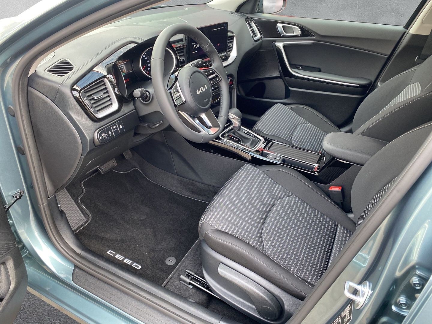 Fahrzeugabbildung Kia Ceed Kia ULTIMATE EDITION 1.5 T-GDI *STYLE-PAKET